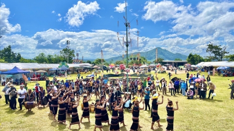 Chĭng gong Jarai buăt nthoi nsum mpôl