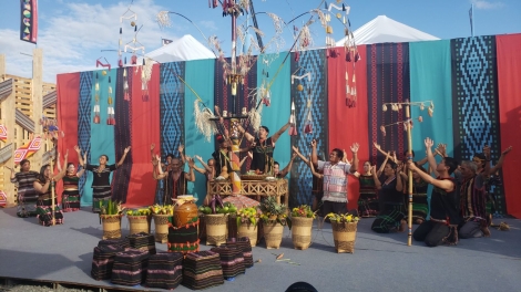 Mơak knăm tông čing ti “Krĭng ênhiang mmuñ”