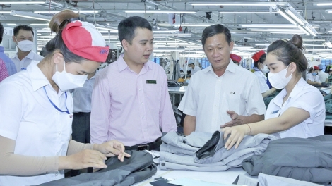 ZOOI ĐOỌNG HÂN ĐƠƠH XANG TUH - NGÂN HÀNG CSHX PA XIÊR LÃI SUẤT HA BÂC HUN VĂ