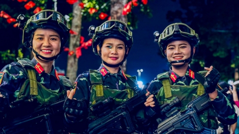 លីនដា យោធិននារីខ្មែរម្នាក់ផ្សព្វផ្សាយស្មារតីបដិវត្តន៍។