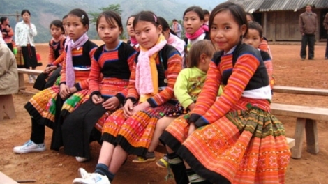 “Tỉ slứn slim” tảng làn viểc cần chang lườn tủp cọn căn dú bản Khuổi Ún (Thái Nguyên)