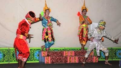 KHIK RAMIK SENI TAMIA BHAP BINI KHMER MERAONG NEGAR MENG KAL KLAK 