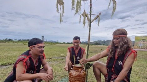 Chơt hơiă tơdrong et soi ƀa pơyan kơ bơngai Jarai