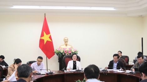 Phŏ Thủ tướng Phạm Thị Thanh Trà pơgơ̆r Anih tơm Nô̆i vŭ hơlen hơdah trong pơkăp kan ƀô̆, bơngai jang 