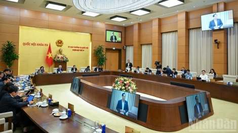 QUOC HOI PASANG IEK BRUK BUH JIEN TAME NGAK MBANG PATAGOK KINH TE - XA HOI BHUM URANG BANGSA TAKIK