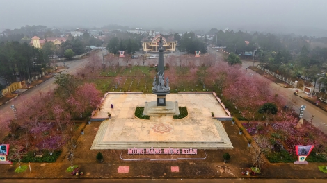 Lơ tơdrong jang sơng sơnăm 'nao, hơtŏk jang tơmang pơhiơ̆ ah Têt Dương lĭch