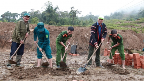 Cheăm kong ngo Măng Ri (Quảng Ngãi) “rĕng pê” pro nếo hngêi ối ăm kuăn pơlê hdrối Tết