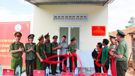 Tơlơi čih: 2 “Bruă mă Quang Trung” hơdeč hmar - Pơdong sang, pơdong pran kjăp kơtang mơ̆ng mơnuih ƀôn sang 