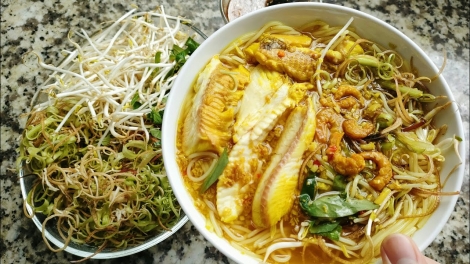 ភ្លក់រសជាតិនំបញ្ចុកត្រីរ៉ស់ស្រែអ៊ូមិញធឿង