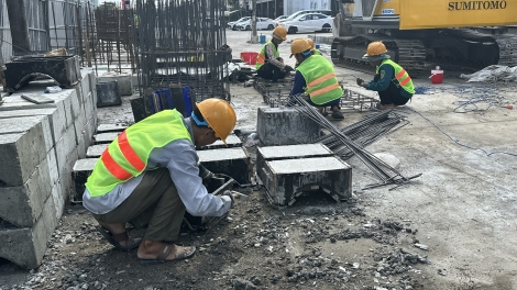 ខេត្តកាម៉ៅ - ផ្តល់ជំនួយដល់ជីវភាពរស់នៅ និងសាងសង់ផ្ទះដើម្បីជួយប្រជាជនឱ្យចាកផុតពីភាពក្រីក្រ។