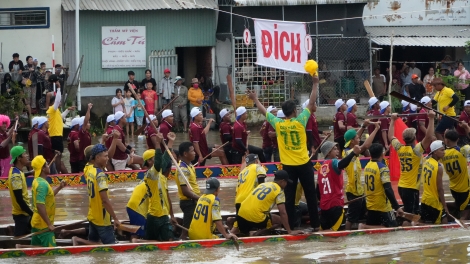 ការប្រណាំងទូក-ងនៅភឿកឡុងឆ្នាំ២០២៥ជាថ្ងៃបុណ្យនៃសាមគ្គីភាព។
