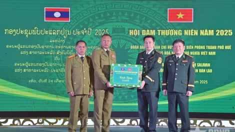 PRÁ XAY ZÂP C’MOO ÂNG BAN CHỈ HUY BỘ ĐỘI BIÊN PHÒNG THÀNH PHỐ HUẾ LÂNG CÔNG AN TỈNH SALAVAN