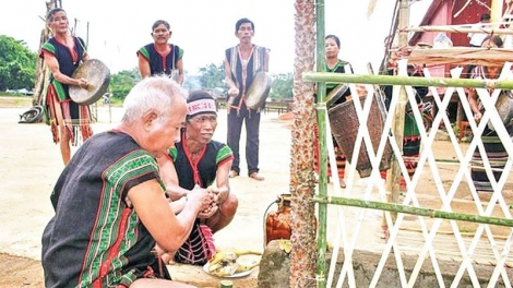 CỎ LẺ LỌM BẢN, CHAY CO BLANG CÚA CẦN MNÔNG