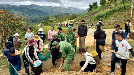 TƠỢP BHRỢ ĐONG G’ĐECH TUH, HR’LANG K’TIẾC ĐHỊ CA NOONG K’TIẾC HÙNG SƠN