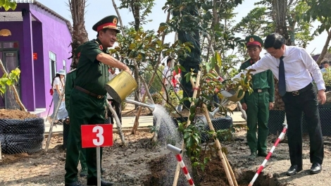 INEM MAKRE DI QUAN KHU 7 DALAM BRUK PADANG LABIK DAOK RAHRA DI BHUM TAPEN NEGAR