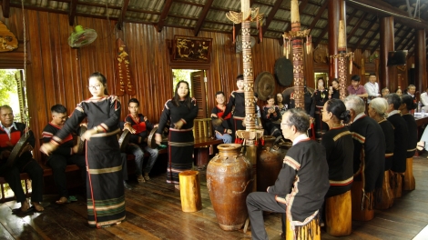 Ngih rot jong Rđe- ntŭk gŭ huêng chĭng năm khay.