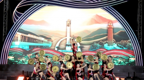 Hên hĭn tơdroăng po tơdah hơnăm nếo, mơhnhôk tơdroăng ôm hyô roh Têt Lo hơnăm nếo