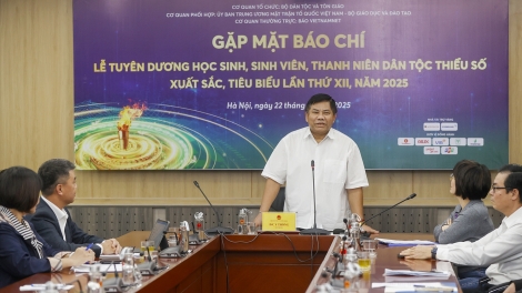 HƠNH DEH HỌC SINH, SINH VIÊN, ĐHA ĐHÂM C’MỌOR MANƯIH ACOON COH BHRIÊL TA BACH, LIÊM CHR’NĂP C’MOO 2025
