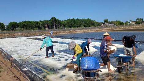 ពត៌មាន ម៉ោង​ ៦