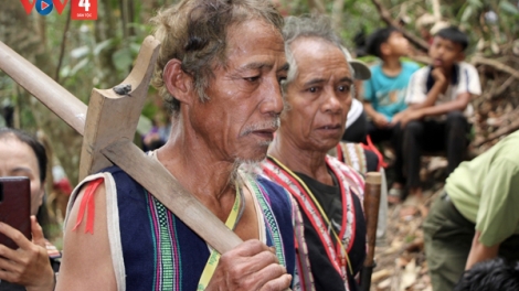 Tơlơi akhan "Ơi Mom, Ơi Măn hăng Kra"