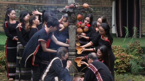 Kăp gĭt tơdra hơsuang hơvơn et tơdrô kơ bơngai Êđê 