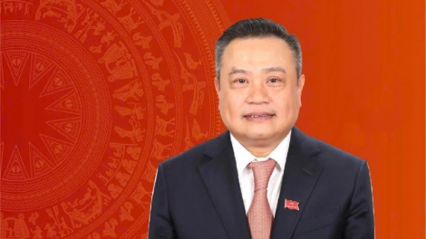 Ƀok Trần Sỹ Thanh đei pôk jang dơ̆ng Kơdră Hơnih jang Hơlen lăng Trung ương jăl XIV 