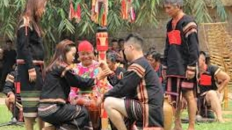 Jơnau yal yau kòn cau Rơđê dê “Bau mờ klau sur”