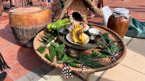 Knăm ƀhur knga mơ̆ng mnuih ti Lăn dap kngư