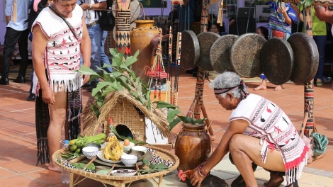 Một lòng theo Đảng, theo Cách mạng