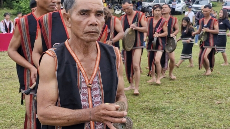 Tơlơi adoh Jarai đưm