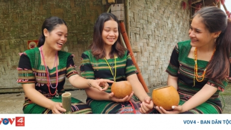 Rnê ƀon Bunong (Ca ngợi cuộc sống mới)