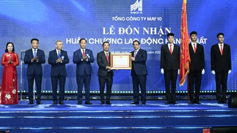 Thủ tướng Phạm Minh Chính truh pơm lêh tơbăt 80 sơnăm năr pơjing Công ty tơm May 10