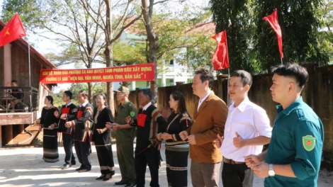 Đảng đã cho ta một mùa xuân