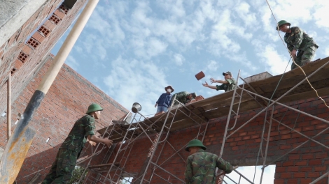 Rơbêh 200.000 wơ̆t khua mua, ling tơhan ngă hrŏm Bruă mă Quang Trung ƀơi Dak Lak