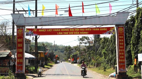 Mnuih ƀuôn sang krĭng taih kbưi Dak Lak bi lông ktưn tŭ drông klei kƀĭn kluôm tal 14 mơ̆ng Đảng