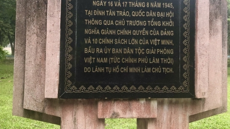 Quốc dân Đại hội Tân trào – Phŭn mơ̆ng Bruă kƀĭn ala  Việt Nam 