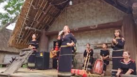 Êman đoh kyâo (Voi kéo gỗ)