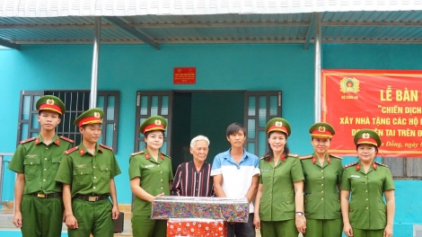 Ngă lơphet mut dŏ sang phrâo amăng “Hơdră bruă Quang Trung” ƀơi tơring čar Lâm Đồng