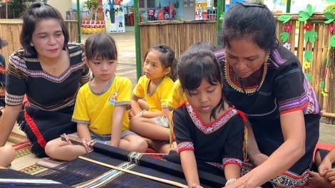 Tơmang lăng um ai tơdrong hơrih kơ bơngai Jrai tơ̆ hnam trương Mầm non Hoa Hồng