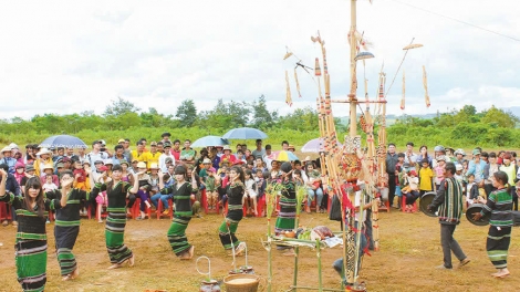 Dơ̆ lơh yàng tồt tờm chi gơnơng gờm chờ kòi lik sơnyùr bơh cau M’nông dê