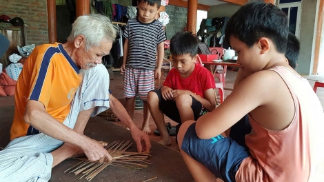 Jơnum khua mua đơ đam dêh čar Tân Trào-Akŏ phun mơng jơnum Khua pơ ala mơnuih ƀôn sang dêh čar Việt Nam