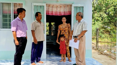 លេខាសាខាបក្សគំរូអស់ពីចិត្តពីថ្លើម ដើម្បីជីវភាពប្រជាជន។