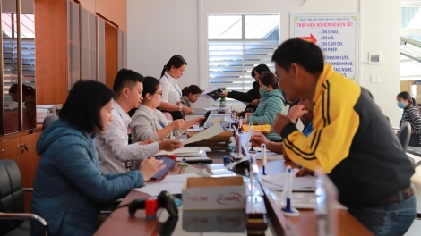 Gia Lai: Châ tơƀrê djâ robot AI tŏng gum pro mơ-éa cheăng kâ rêh ối ƀă tơnêi têa