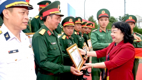 Dak Lak mơgêi ‘’Cheăng pêi thâ Quang Trung’’