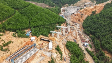 Pong pro péa to troăng tung kơdâm văng Phượng Hòa a troăng kân kơtâu têi ki tơdjêp kong ƀă têa kơxĭ