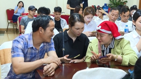 Mơng đang hmua truh mă yua plang internet