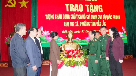 Dăk Lăk jàu rùp nggùl să Củ tịc Hồ Chí Minh pà ai 102 sàh, sơnah ƀòn in 