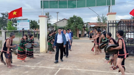 Tết ueh răm năch bâh nuĭh Bunong.