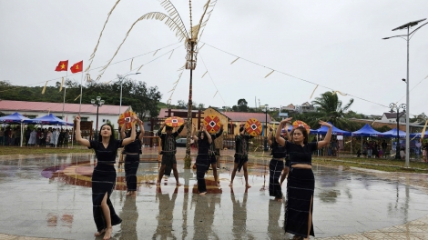 Jờng rơ cau ling (Ca ngợi anh Bộ đội) 	