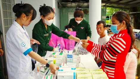 បញ្ញវ័ន្តវ័យក្មេងស្ម័គ្រចិត្តនាំយកចំណេះដឹងរបស់ខ្លួនចុះទៅបំរើប្រជាជនតំបន់ជនបទ